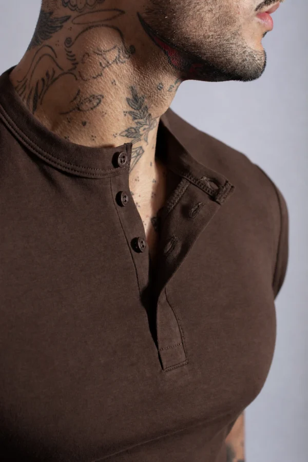 Henley Manga Corta Marrón - Rsident