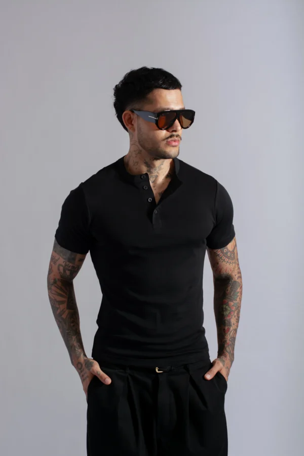 Henley Manga Corta Negro - Rsident